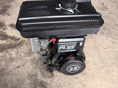 Briggs & Stratton Industrial Plus 3.5 HP aerator Gas Engine