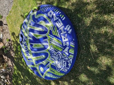 Towable floating raft