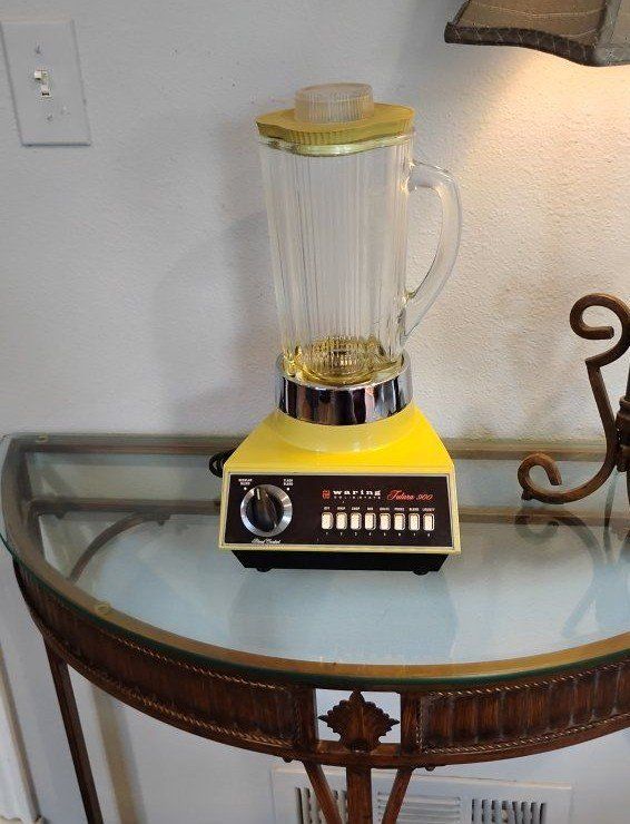 Retro Vintage Waring Futura 900 Blender  Harvest Yellow Model 11-020
cloverleaf glass pitcher