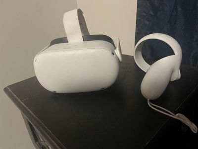 Meta Quest 2 VR Headset & Controller - White, Used