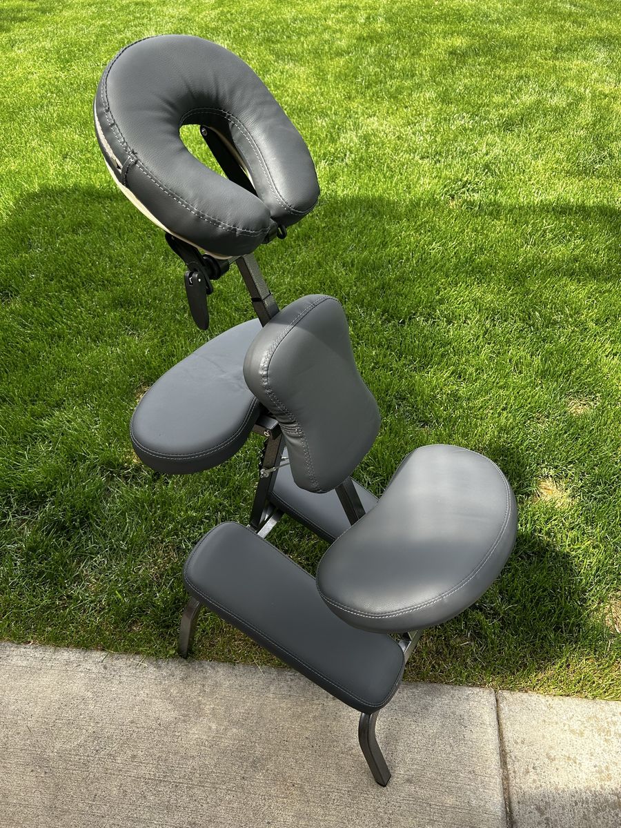 BA gray Portable massage chair with black carry bag