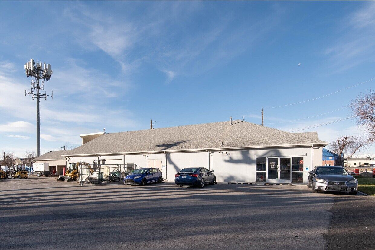 6,980 SF Retail/Warehouse Pleasant Grove State St For Lease