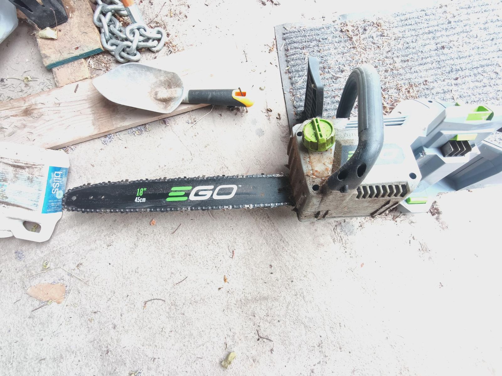 Ego 18" chainsaw 2.5ah battery + charger and sharpener
