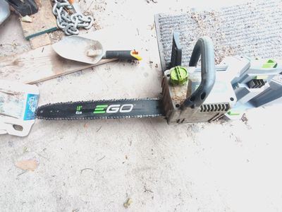 Ego 18" chainsaw 2.5ah battery + charger and sharpener