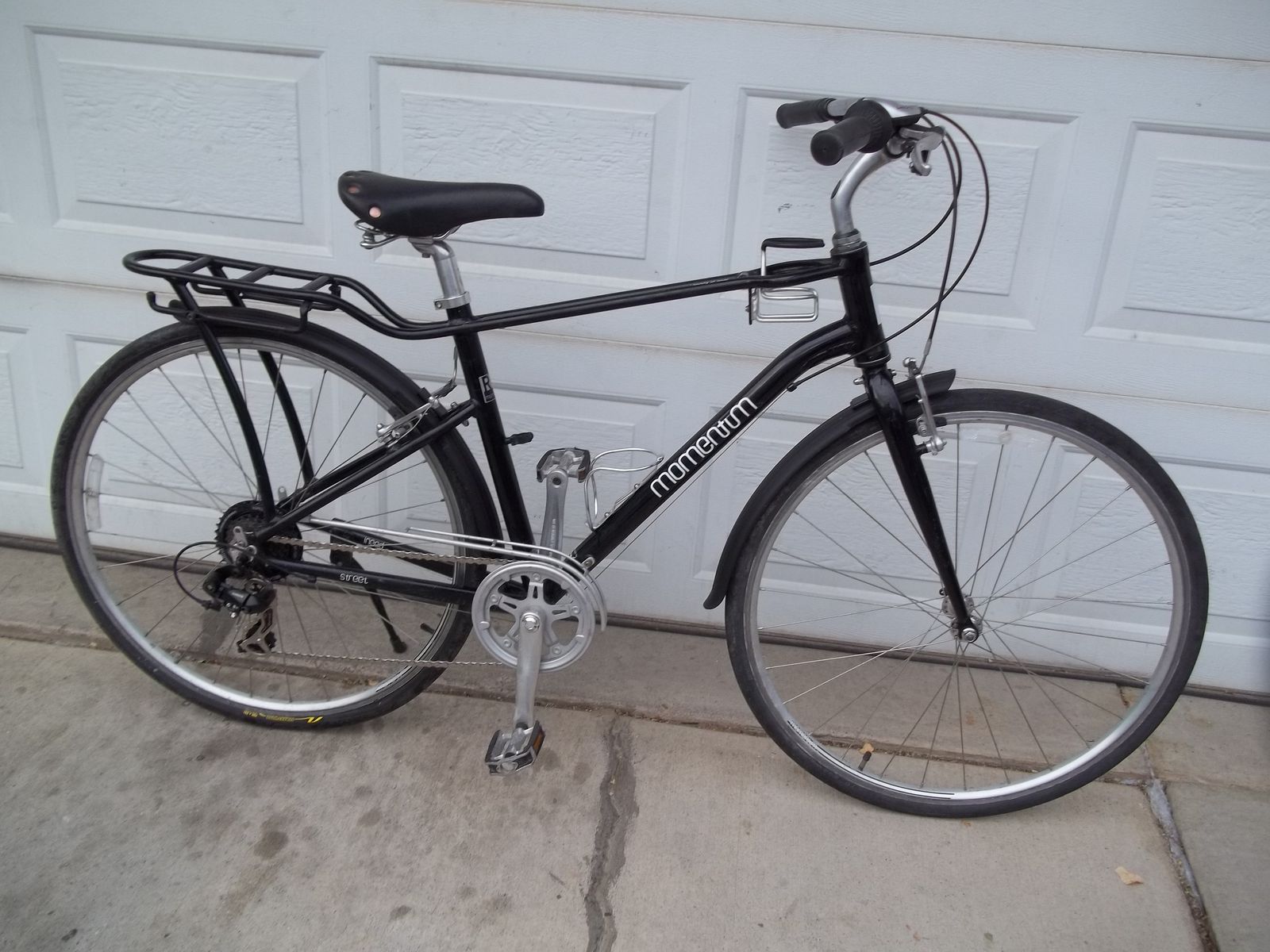 Giant Momentum Hybrid Urban Commuter Bicycle