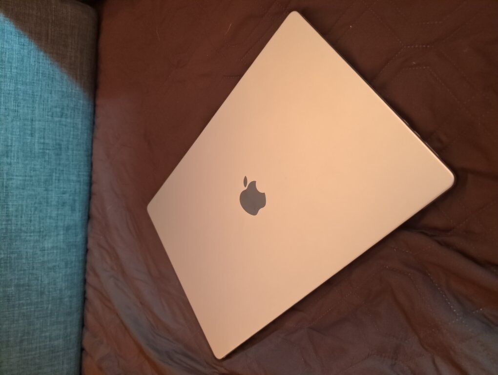 2021 MacBook Pro 16-Inch M1 Pro 32GB RAM 512GB SSD