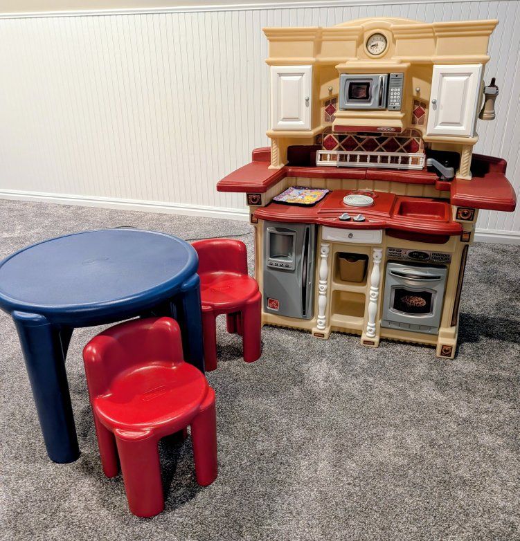 Great Shape - Mini Play Step2 Kitchen and Little Tikes Table and Chairs