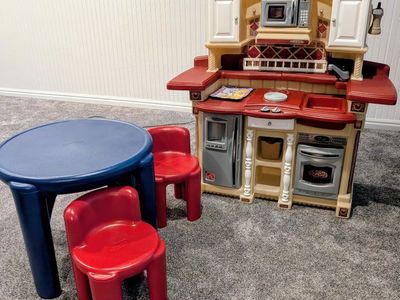 Great Shape - Mini Play Step2 Kitchen and Little Tikes Table and Chairs