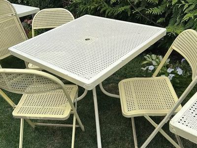 Vintage 1960s HOMECREST Patio Table & Chairs