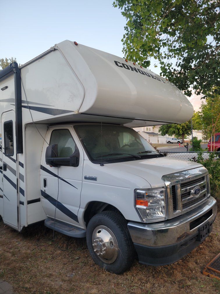Ford 2022 Conquest Gulfstream RV only 4,040 miles!