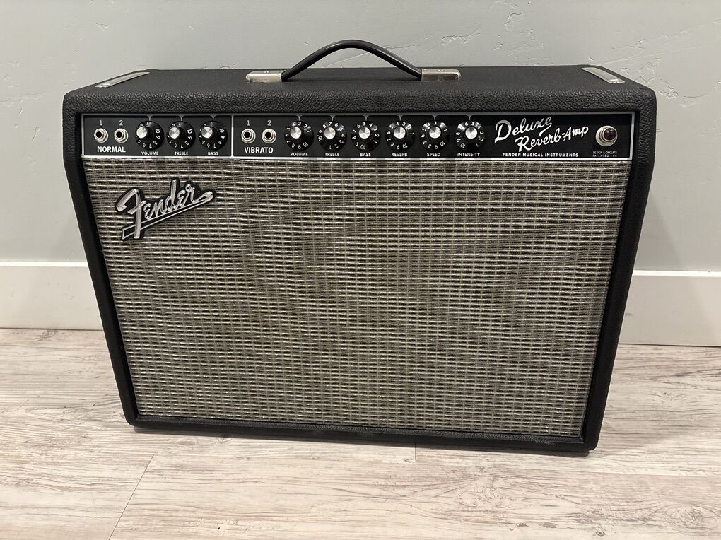 Fender Deluxe Reverb Amplifier Amp
