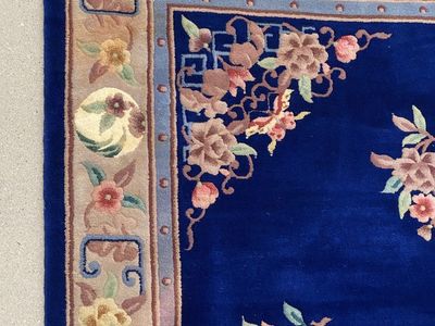 Authentic vintage handknotted Chinese art deco wool rug. 5 1/2‘ x 8 1/2‘.