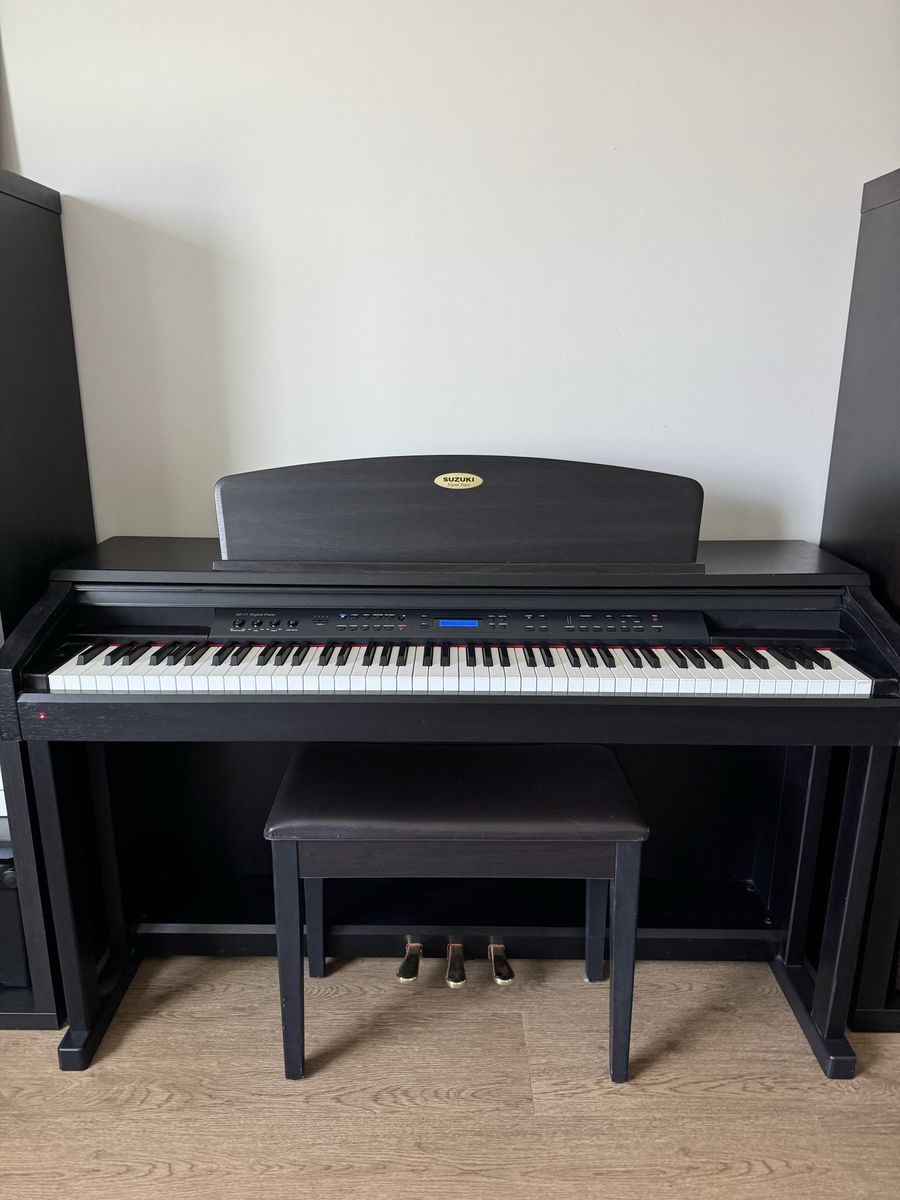 Suzuki Digital Piano with Bench