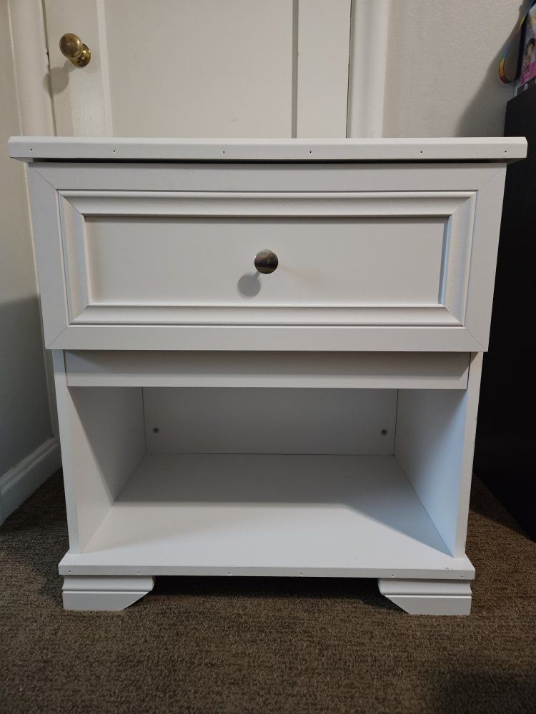 White Nightstand with 1 Drawer and Open Shelf