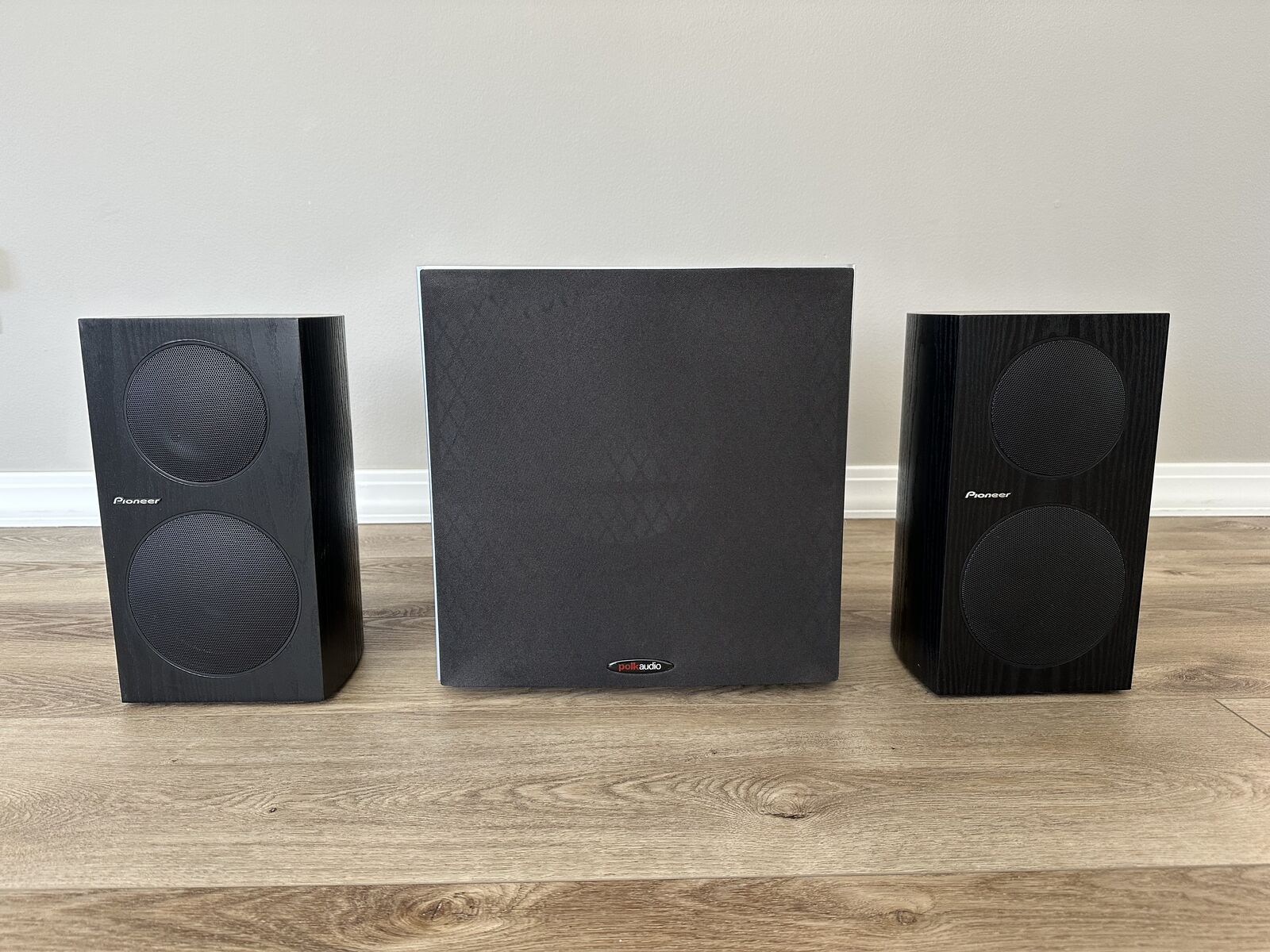 Polk Audio 10" Subwoofer with Pioneer Bookshelf Speakers