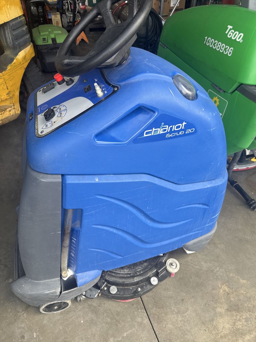 Windsor chariot IScrb 20 stand on floor scrubber