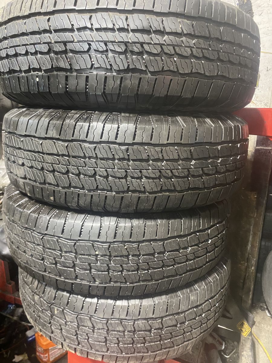 FULL SET MICHELIN P265-70-18 9/32 TREAD LEFT