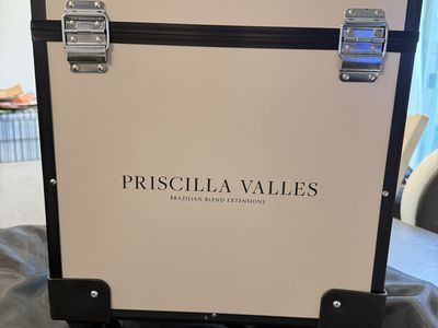 Glam Seamless Priscilla Valles beauty caddy