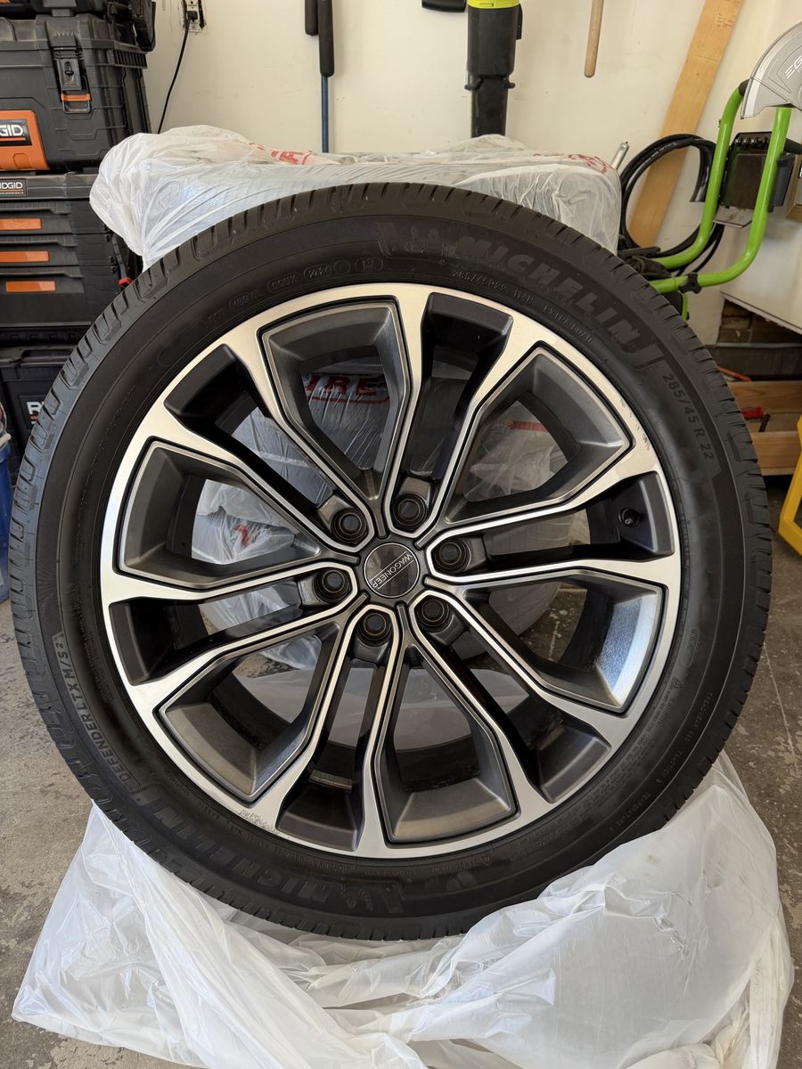 22” Grand Wagoneer Wheels with Michellin tires