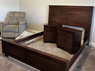Queen Bed Frame + Matching Nightstands – Solid Wood – Great Condition