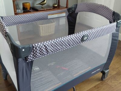 Graco Pack 'n Play Portable Playard - Grey & White Polka Dot - Travel Crib/Bassinet