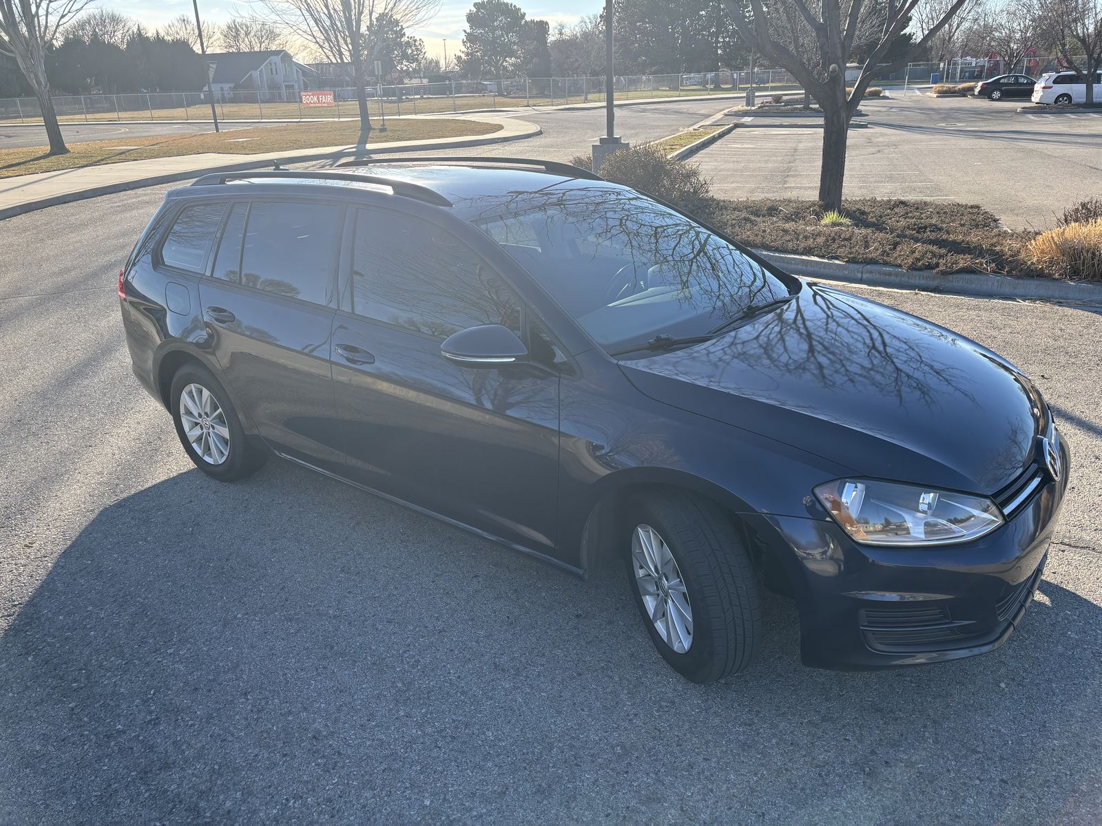 2017 Volkswagen Golf SportWagen S
