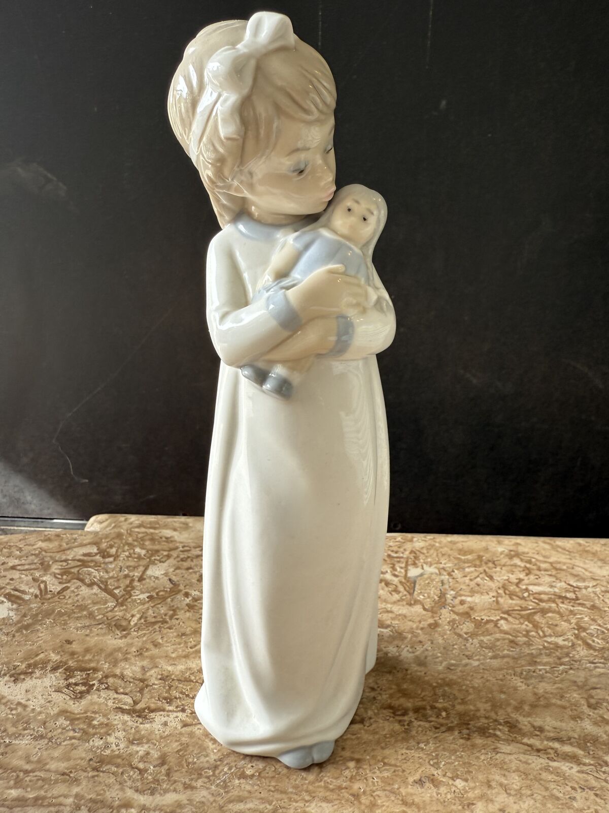 Nao Lladro Daisa Girl In Sleeping Gown W/ Doll 598 Porcelain