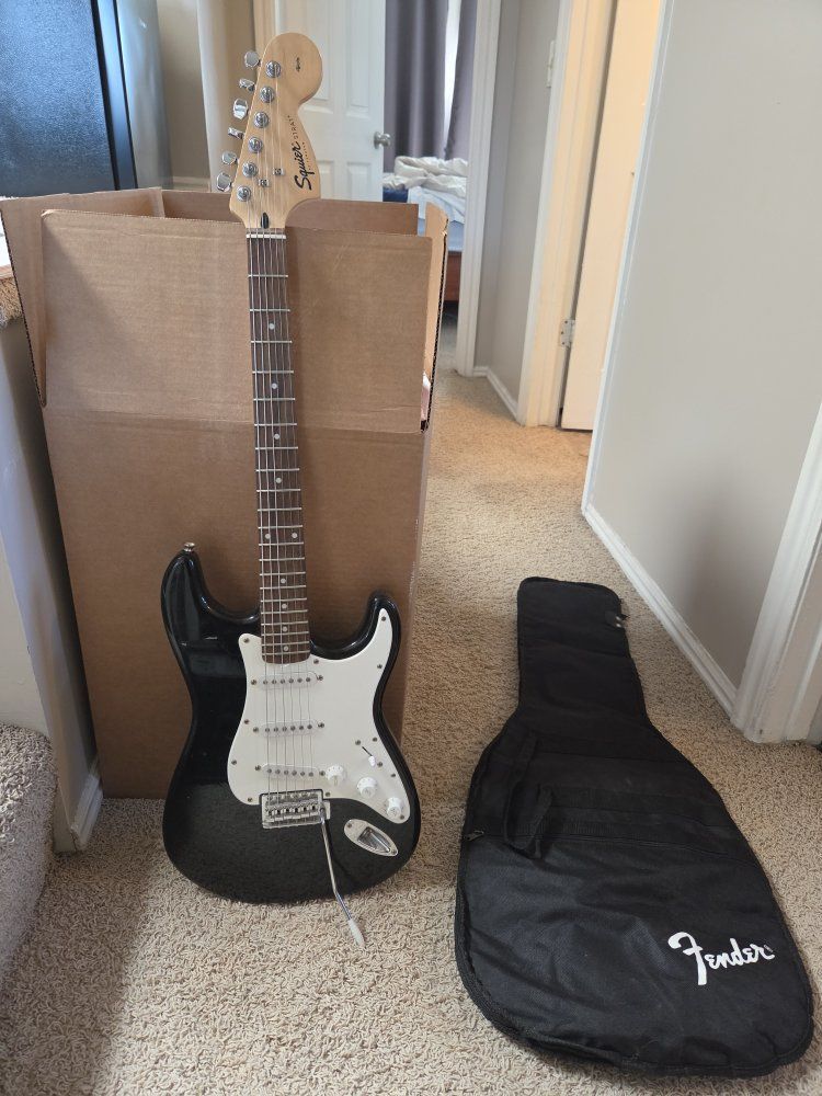 Fender Squier with amp