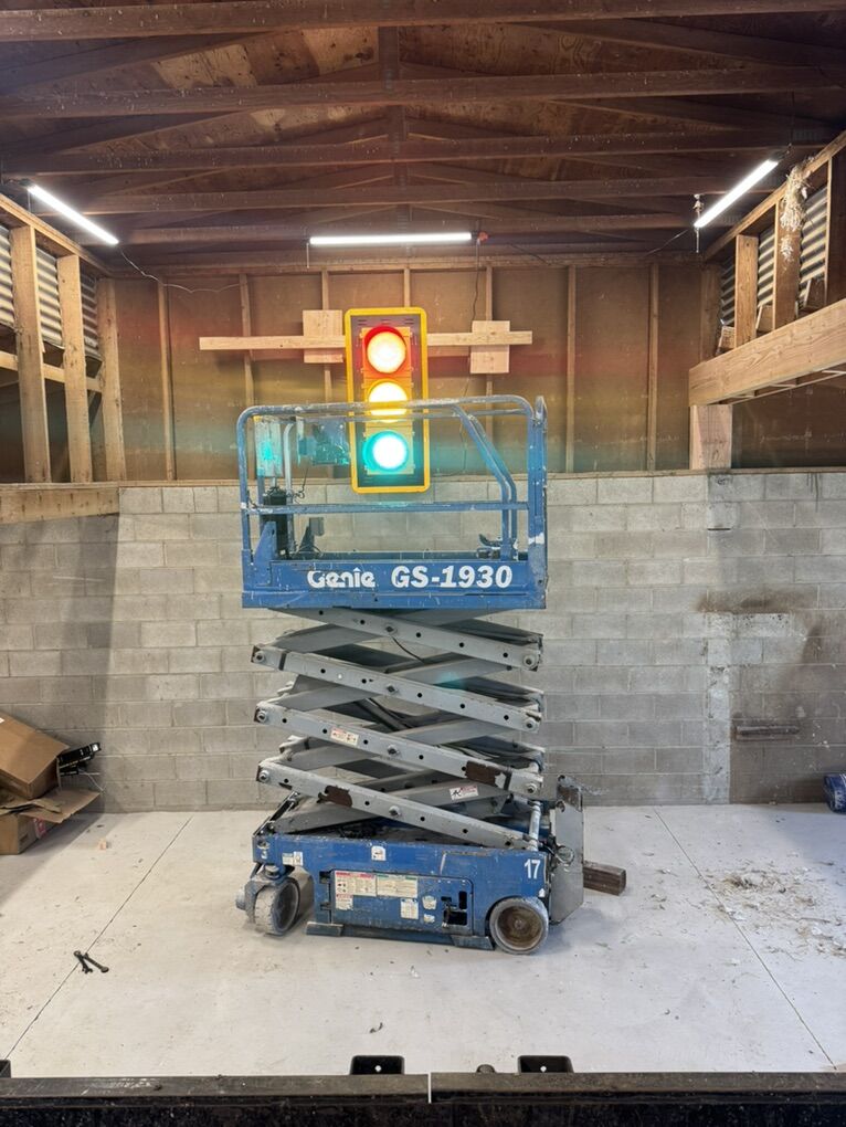 Indoor / Outdoor Scissor Lift Rental
