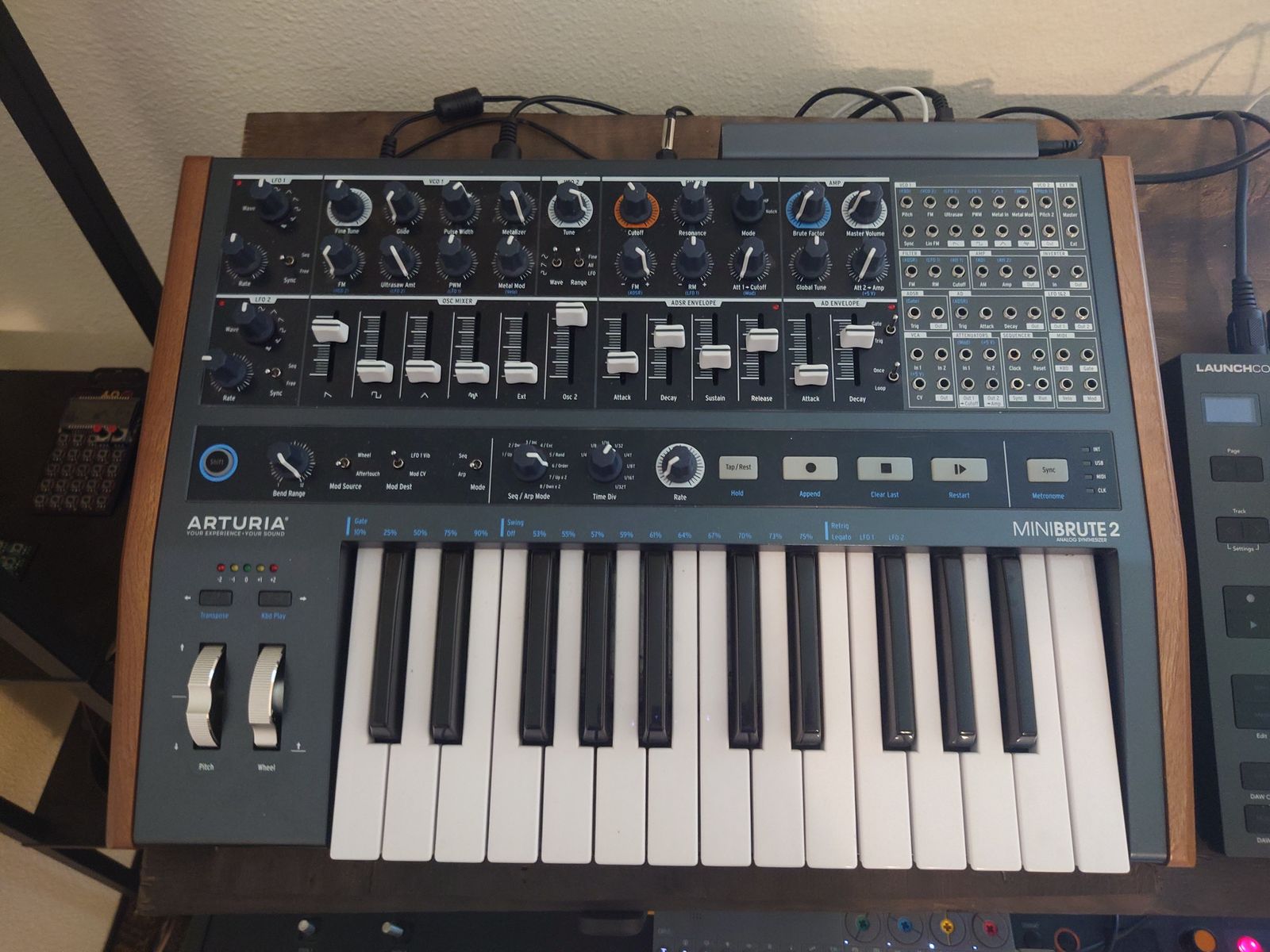 WTT/WTS- Arturia Minibrute 2