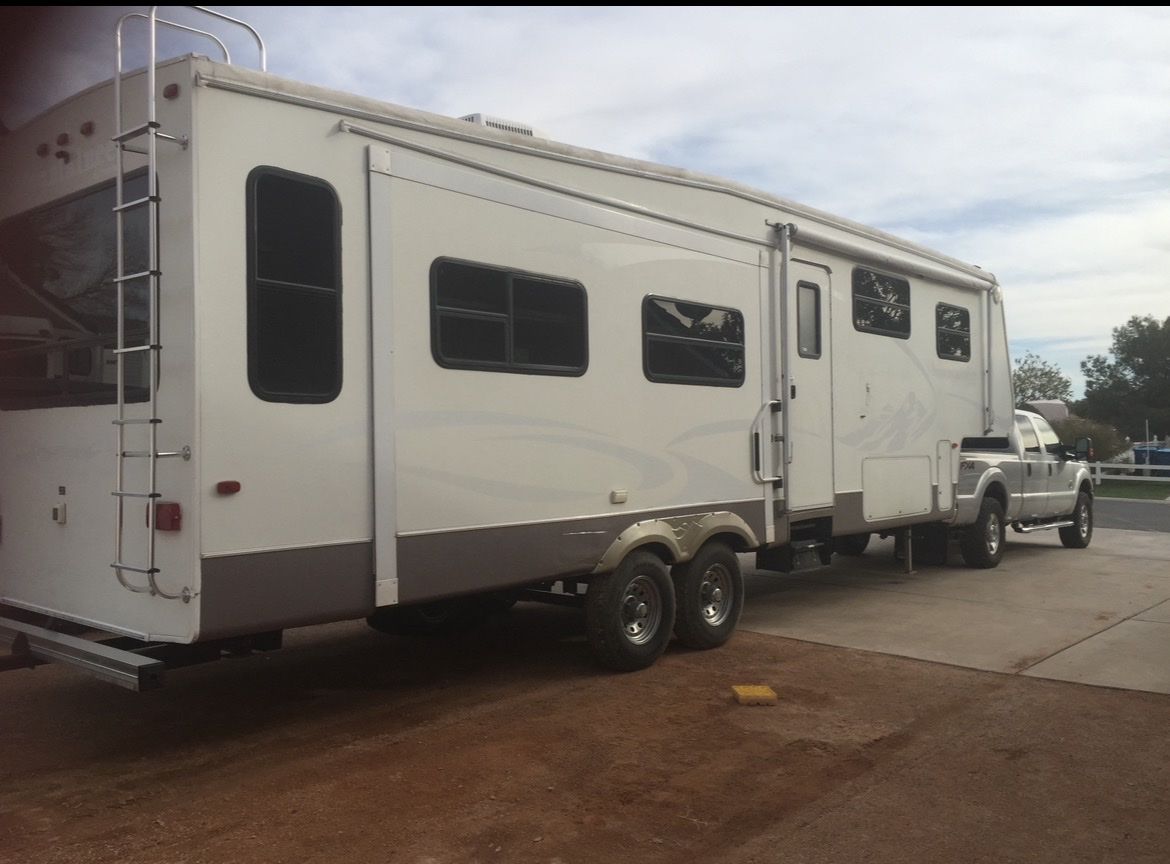 2004 Montana keystone 5th wheel 
