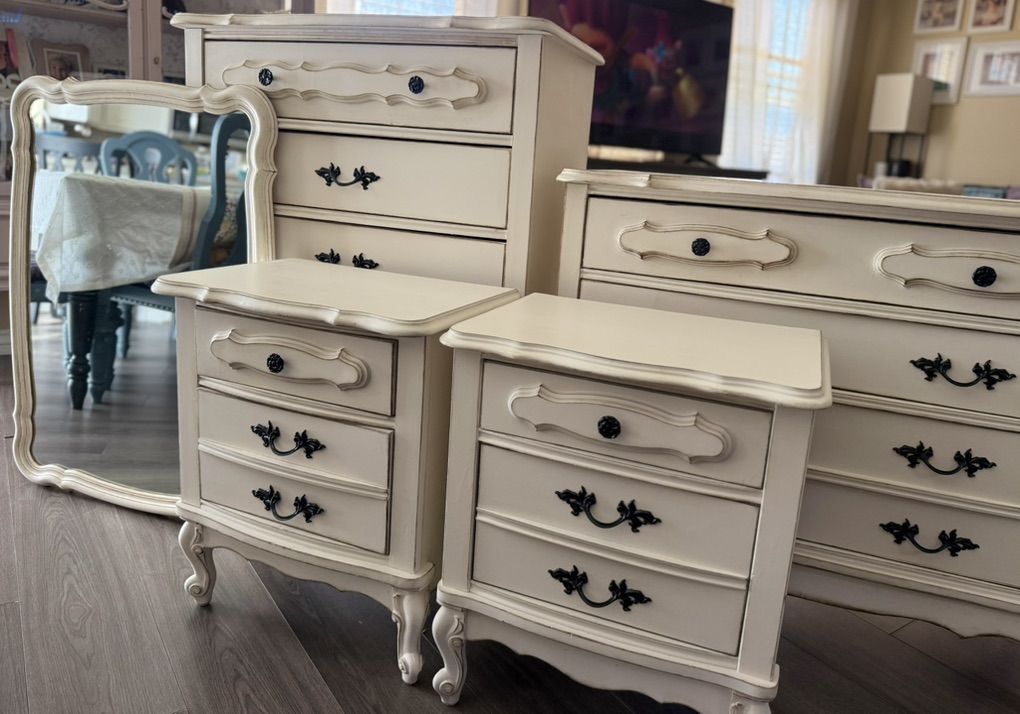 5 Piece Creamy Vintage French Bedroom Set