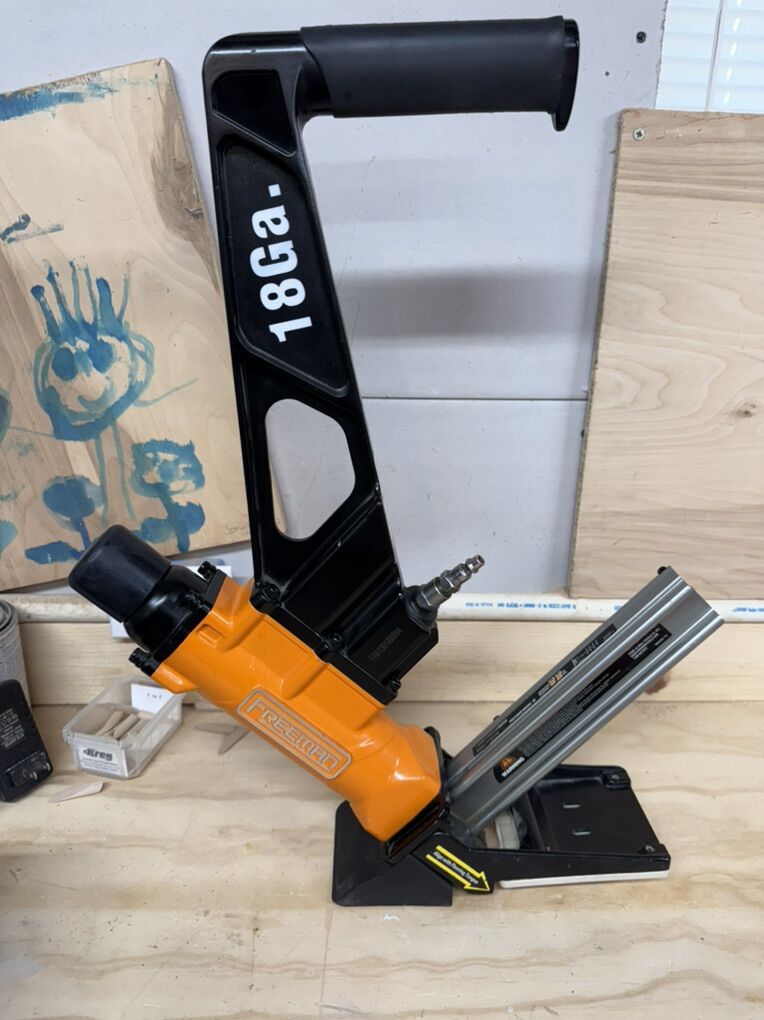 Freeman Pnuematic 18-Gauge 1-3/4 Flooring Nailer