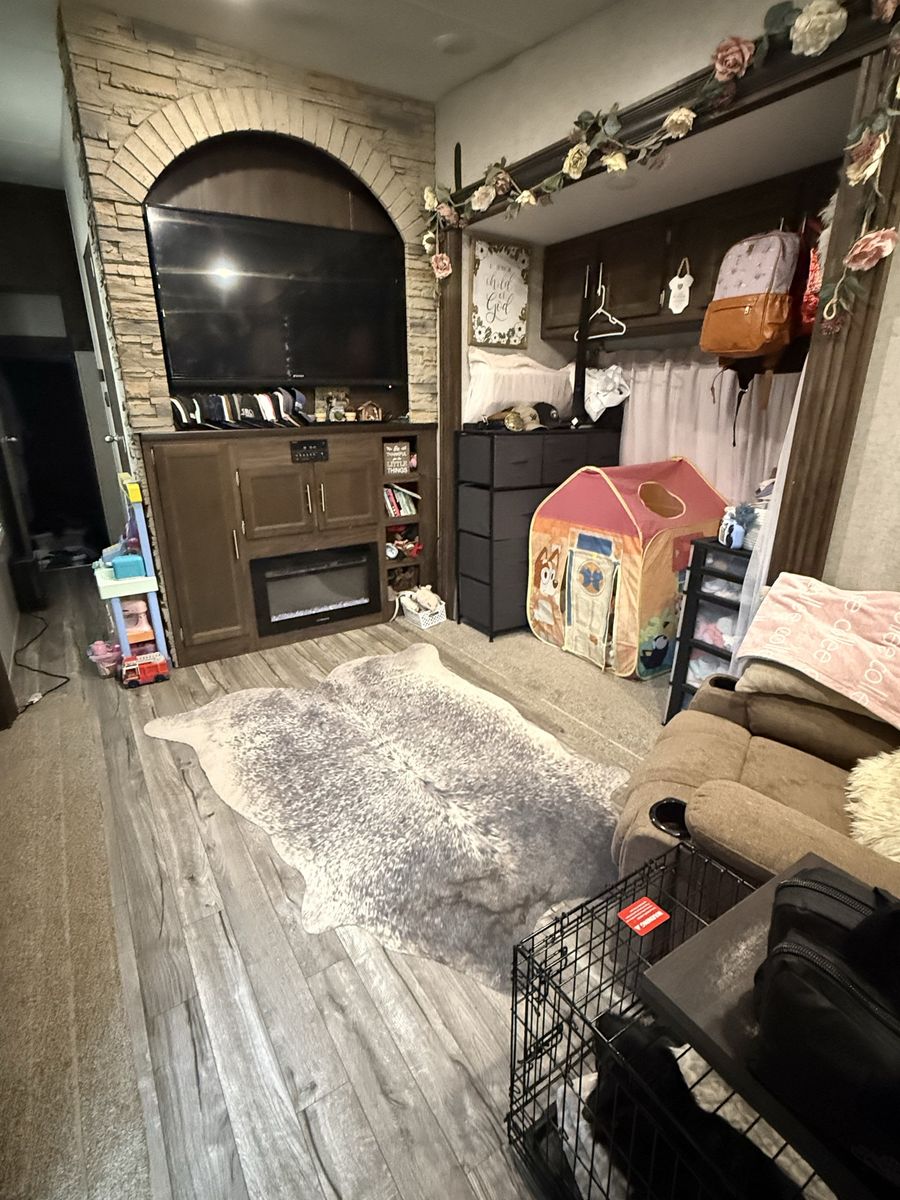 Main image 8