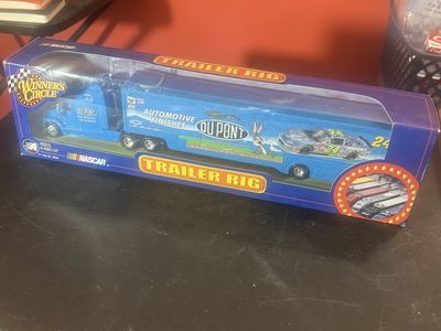 1:64 WINNER'S CIRCLE 2002 #24 DUPONT LOONEY TUNES