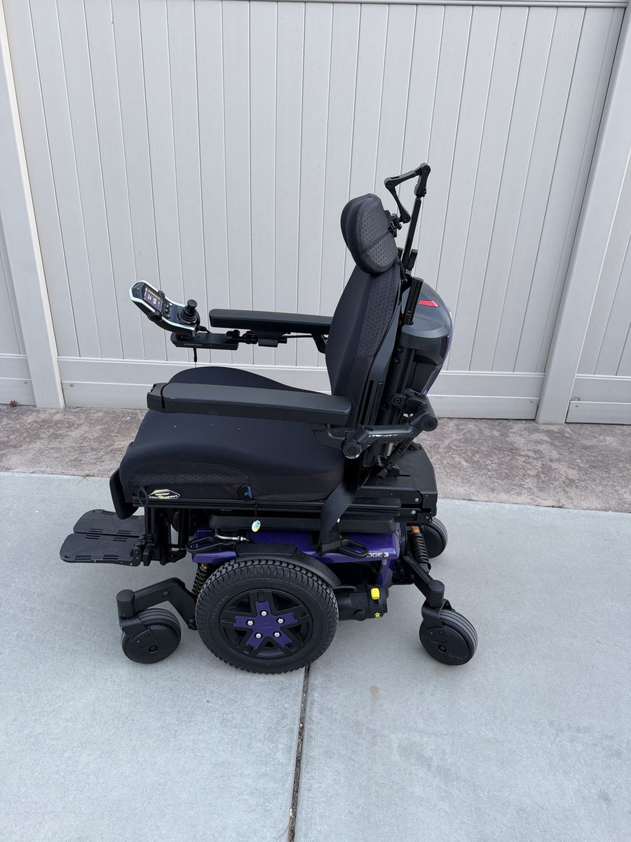 2025 Quantum Rehab Q6 Edge 3 power wheelchair