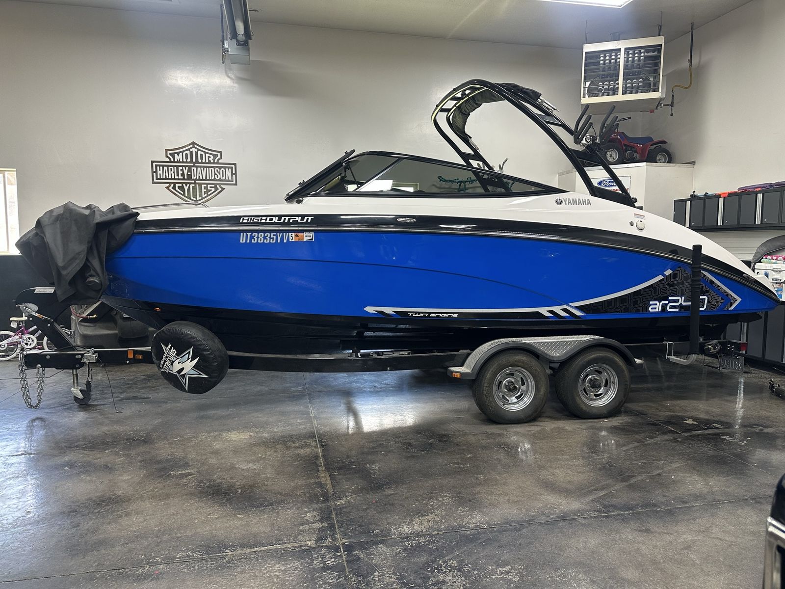 2015 Yamaha AR240 Twin Engine Jet Boat with Trailer - White & Blue, Great Condition