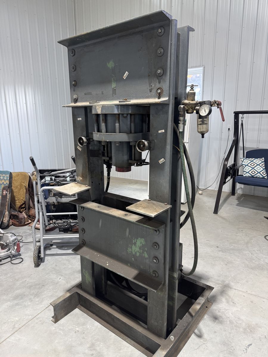 Pneumatic Over hydraulic Press