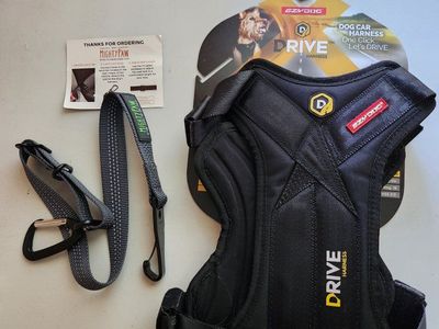 NEW Unused EzyDog Drive Harness Medium + Mighty Paw Car Safety Belt - Dog Seatbelt Bundle