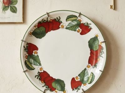 Villeroy & Boch 'Dessin Original' Strawberry Porcelain Plate Made in Luxembourg