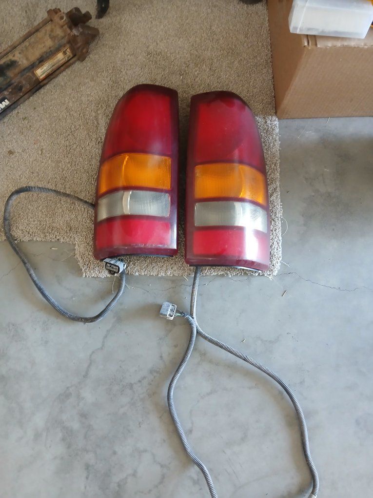 GMT 800 taillights