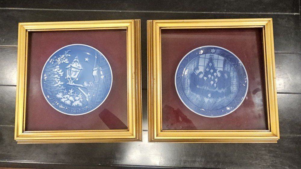 Pair of vintage Bing & Grøndahl 1983 Christmas platez
