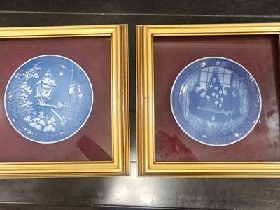 Pair of vintage Bing & Grøndahl 1983 Christmas platez