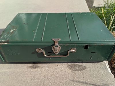 Coleman 413H 2-Burner Liquid Fuel Camp Stove Green Made in USA