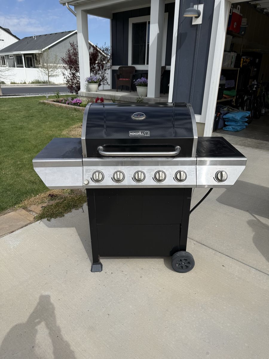 Grill with cover