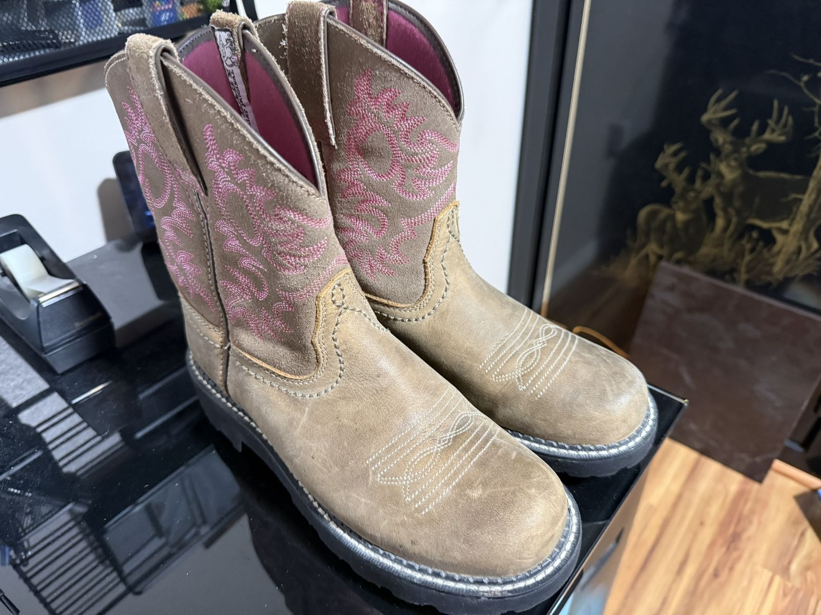 Practically New Women's Ariat 7.5 boots