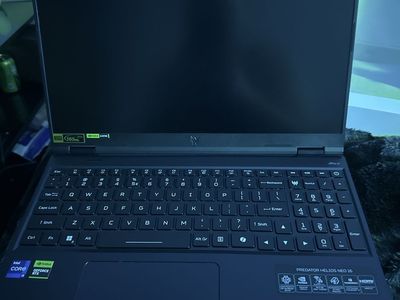 Predator gaming, laptop, and keyboard and mouse also comes with a laptop case