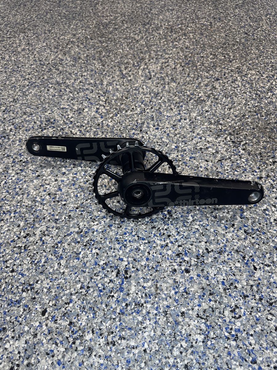 E*thirteen trs Race carbon crank set w/ bottom bracket