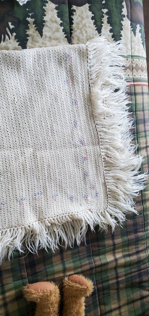 Vintage Hand-Crocheted Cream Baby Blanket with Floral Embroidery and Fringe