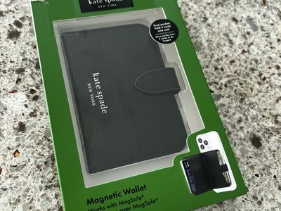 Kate Spade magnet wallet